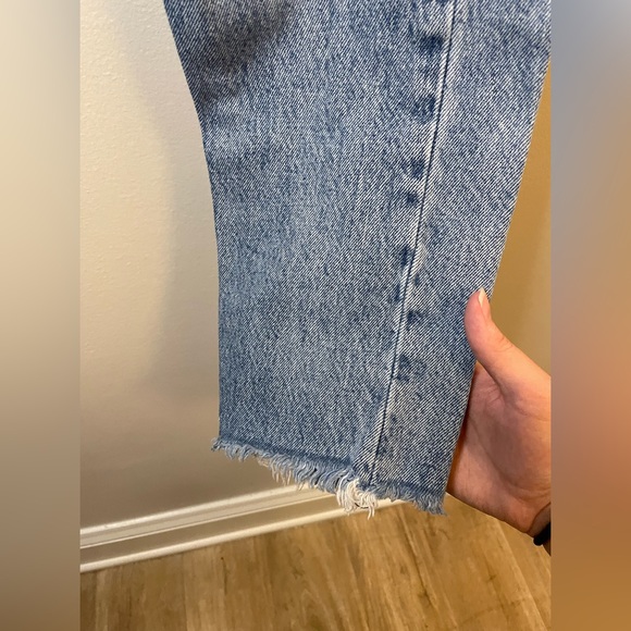 Levi's Premium Wedgie Icon Fit in Shut Up Wash Revolve Raw Hem Distressed Knees - Picture 8 of 13